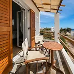 Agnadi Syros Beachfront & فندق 3*