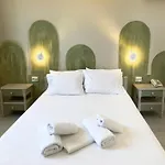 Agnadi Syros Beachfront & فندق 3*