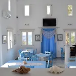 فندق Agnadi Syros Beachfront & 3*