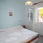 Agnadi Syros Beachfront & فندق