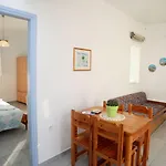 Agnadi Syros Beachfront & فندق 3*