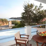 Agnadi Syros Beachfront & فندق 3*