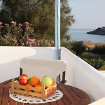 فندق Agnadi Syros Beachfront & 3*