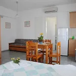 Agnadi Syros Beachfront & فندق Mégas Yialós-Nítes