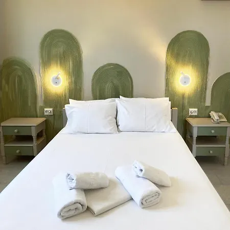 Agnadi Syros Beachfront & מלון 3*