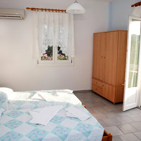 מלון Agnadi Syros Beachfront & Mégas Yialós-Nítes