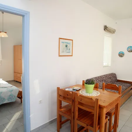 Agnadi Syros Beachfront & מלון 3*