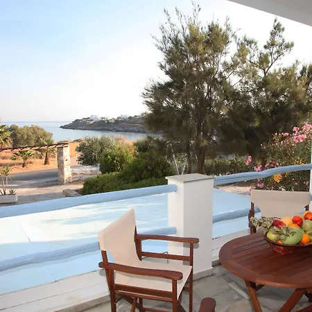 Agnadi Syros Beachfront & מלון 3*