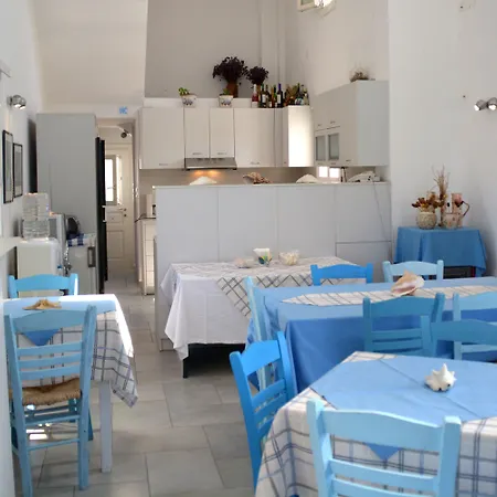 מלון Agnadi Syros Beachfront &