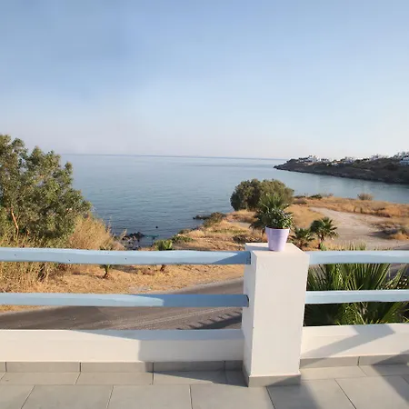 Agnadi Syros Beachfront & מלון Mégas Yialós-Nítes