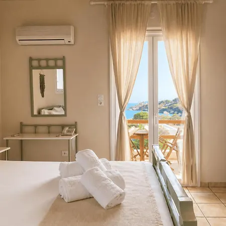 מלון Agnadi Syros Beachfront & 3*