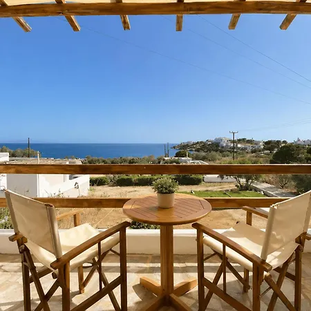 מלון Agnadi Syros Beachfront & 3*