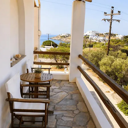 Agnadi Syros Beachfront & מלון 3*