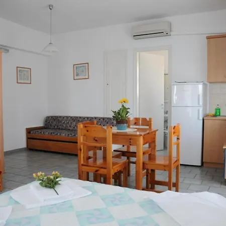 Agnadi Syros Beachfront & מלון Mégas Yialós-Nítes