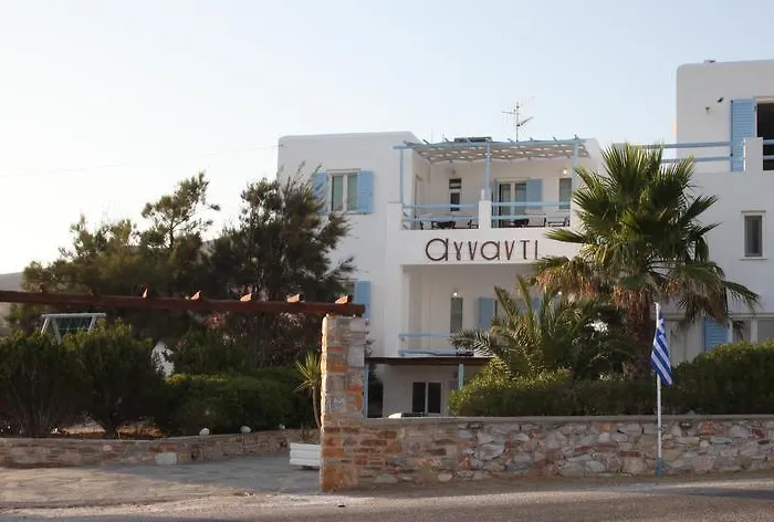 Agnadi Syros Beachfront & فندق Mégas Yialós-Nítes