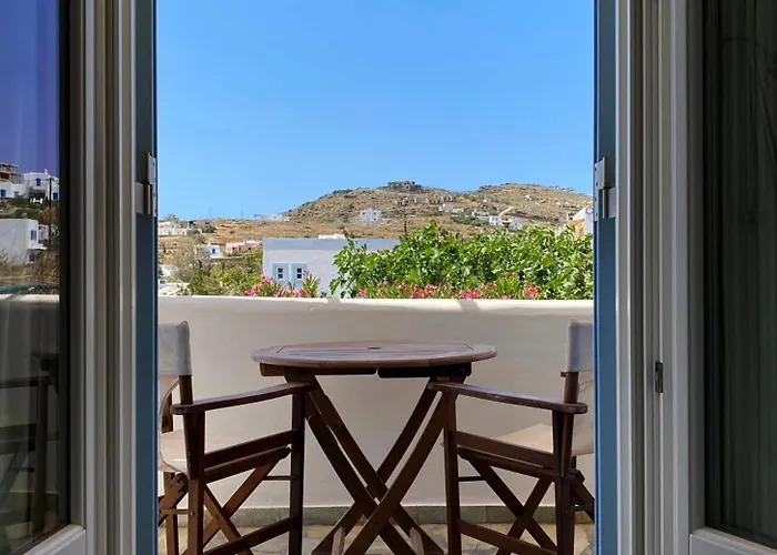Agnadi Syros Beachfront & فندق Mégas Yialós-Nítes