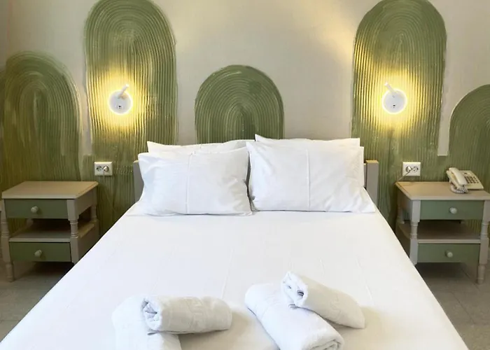 Agnadi Syros Beachfront & فندق 3*