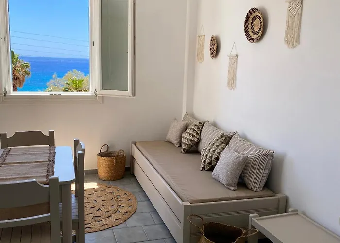 فندق Agnadi Syros Beachfront & 3*