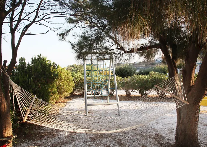 فندق Agnadi Syros Beachfront & 3*