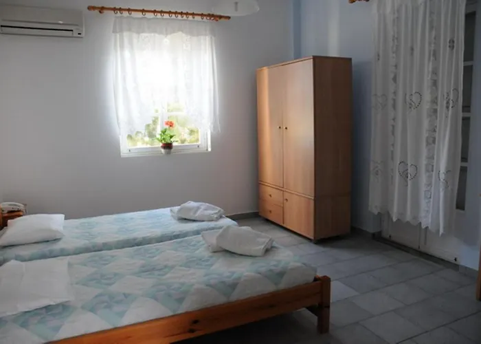 فندق Agnadi Syros Beachfront & 3*