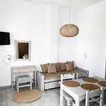 Agnadi Syros Beachfront & Ξενοδοχείο