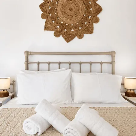 Agnadi Syros Beachfront & 3*